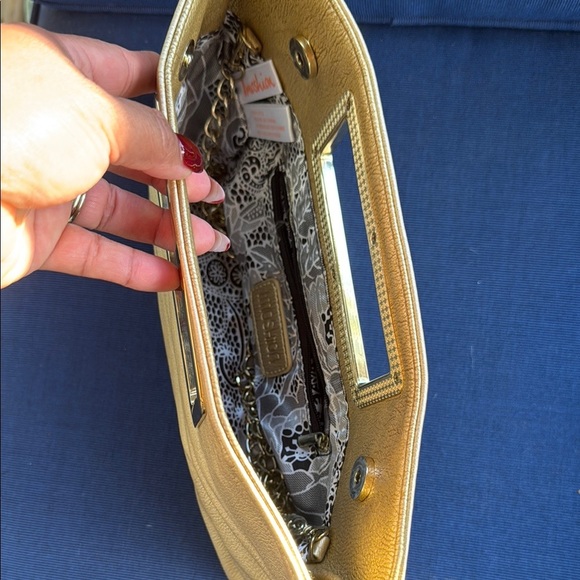 Imoshion Gold Clutch Elegant Minimalist Design - Picture 5 of 8